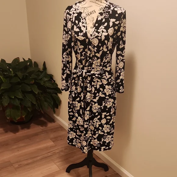 White House Black Market Black and White Long Sleeve Sheath Dress - Picture 3 of 9